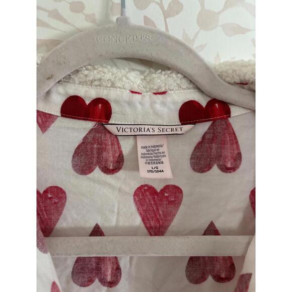 Victoria's Secret Heart Print Button-Up Sherpa Lined PJ Set - Picture 2 of 8